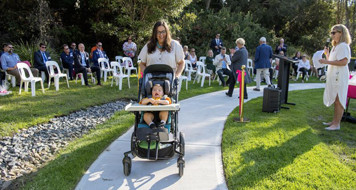 Bear_cottage_pathway